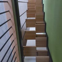 Obkročné schodisko s netradičnou  minimalistickou konštrukciou. Nitra