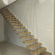 Závesné dizajnové schodisko s nerezovou pavučinou, Bratislava
